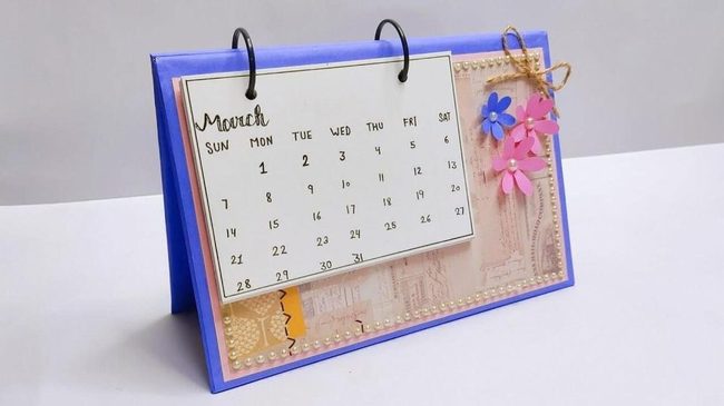 Soft Pastel Flip Calendar