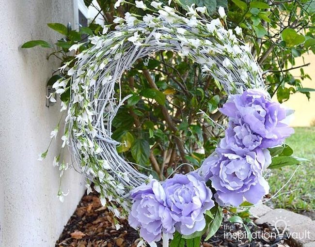 Lavender Blossoms White Wall Statement