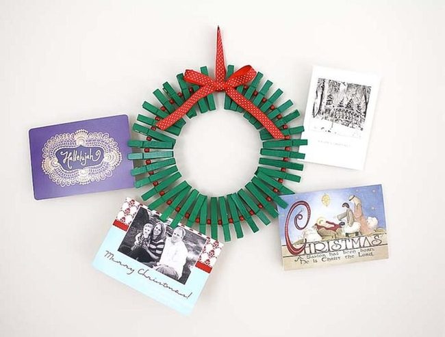 Green Wire Card Display Wreath