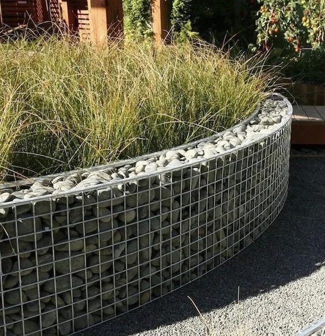 Wire Mesh Stone Boundaries
