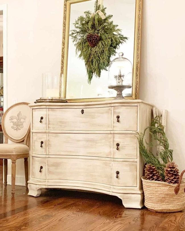 Gilded Mirrors, Evergreen Elegance
