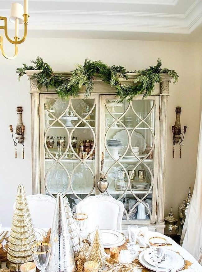 Gold Metallic Holiday Table