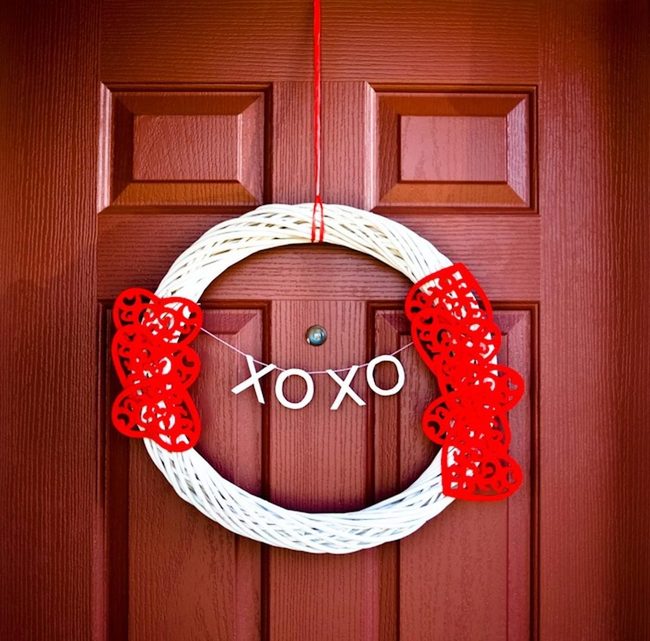 White Woven Wreath, Red Hearts