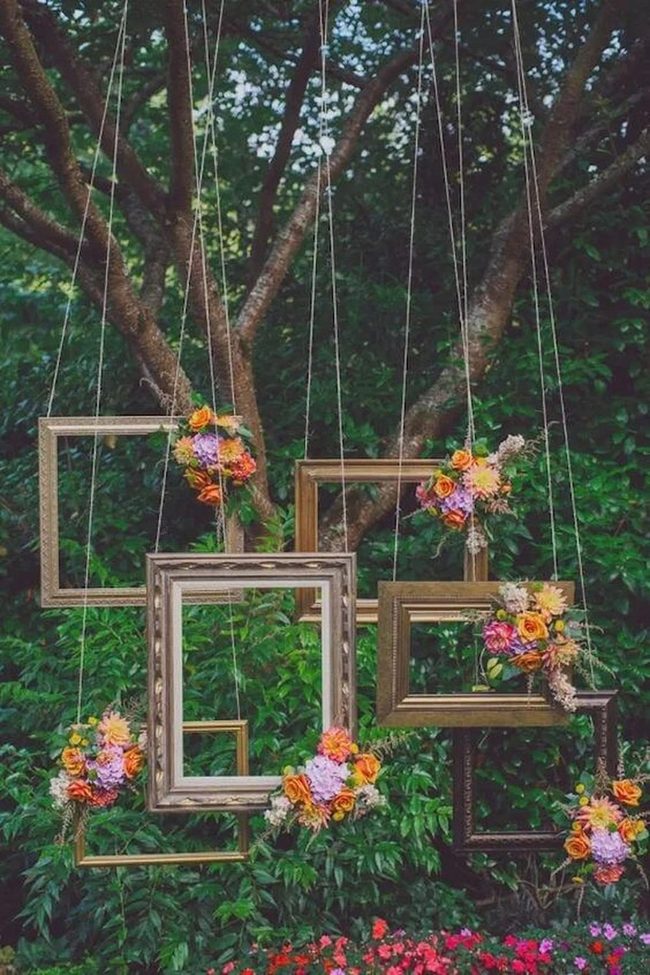 Hanging Frames, Fresh Blooms