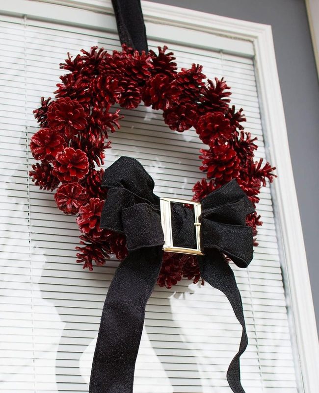 Red Pinecone Santa Wreath