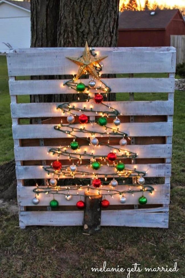 Pallet Wood Christmas Tree With Lights
