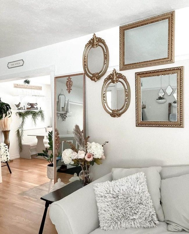 Reflective Multi-Frame Wall Display