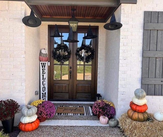 Black Skull Wreaths, Floating Hats