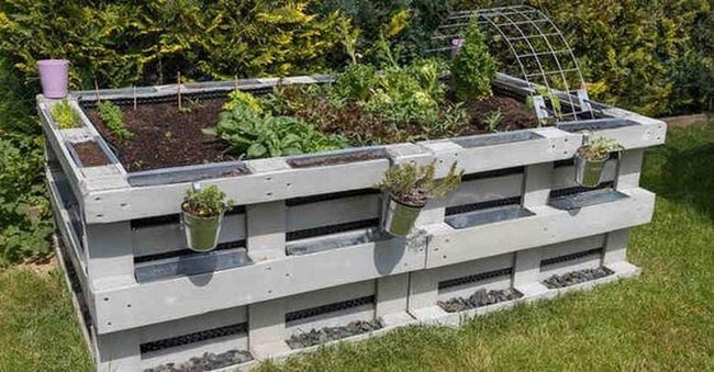 Stacked Pallet Garden Green
