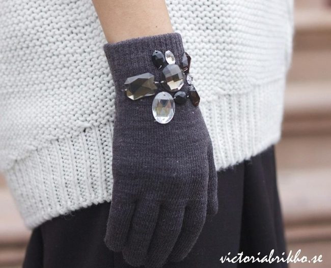 Gem-Studded Gray Gloves Sparkle