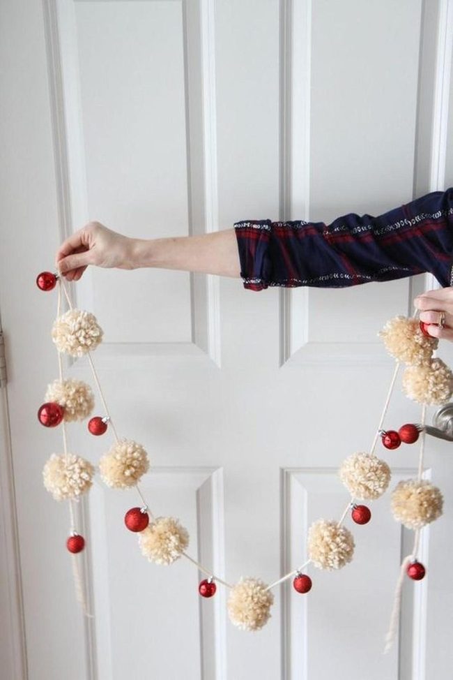 Cream Pom-Poms, Crimson Shine