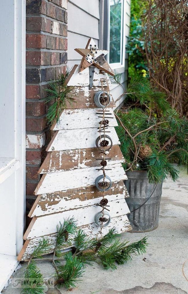 Whitewashed Wood Planks Christmas Tree