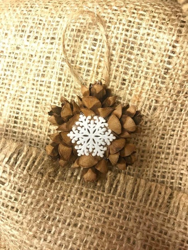 Pinecone Snowflakes With Vintage Lace