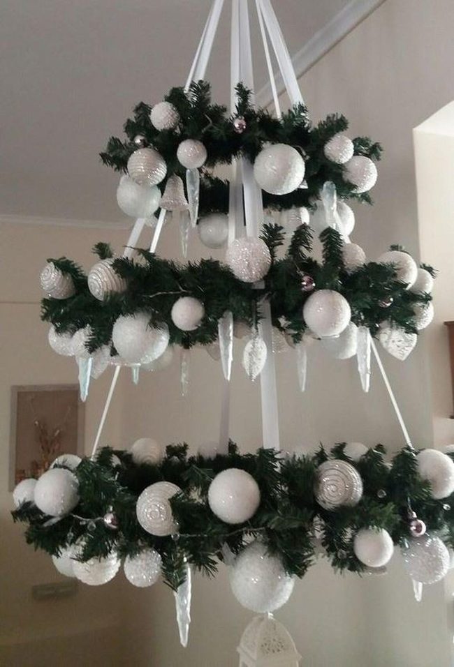 White Ornaments Green Wreath Tiers