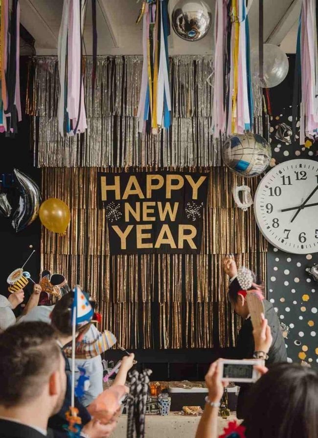 Steellic Streamers New Year Backdrop
