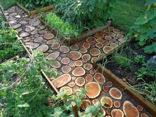 Wood Slice Garden Pathways