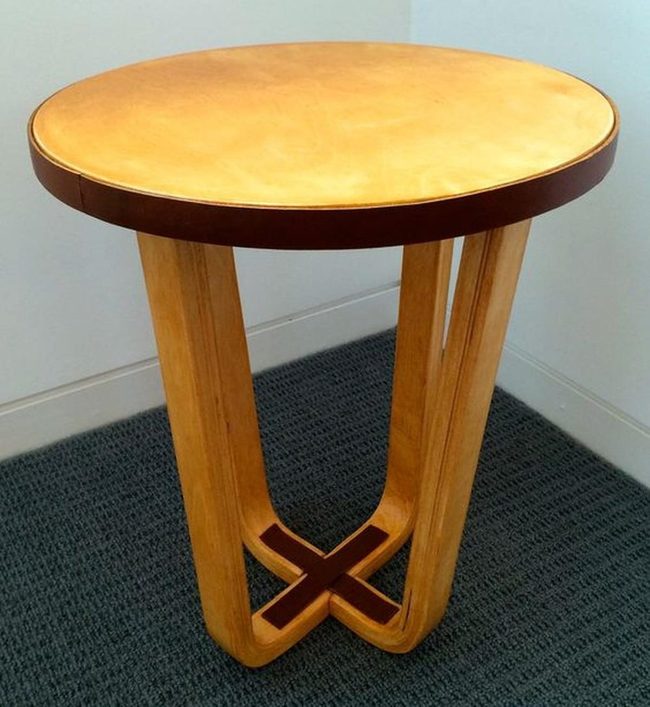 Light Wood Table, Dark Frame