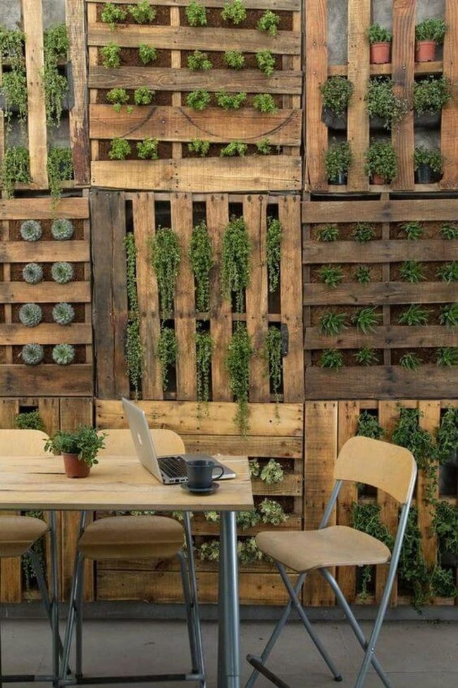 Pallet Garden Wall In Green