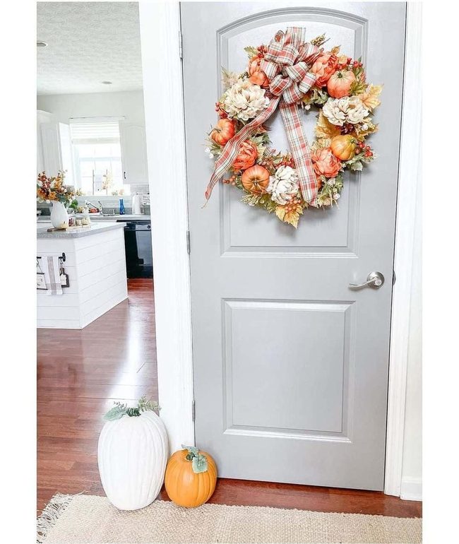 Pumpkin Wreath Gray Door