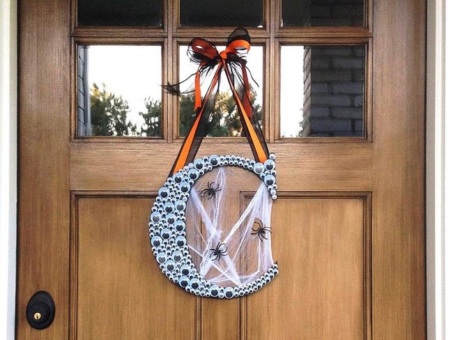 Black Spider Web Wreath
