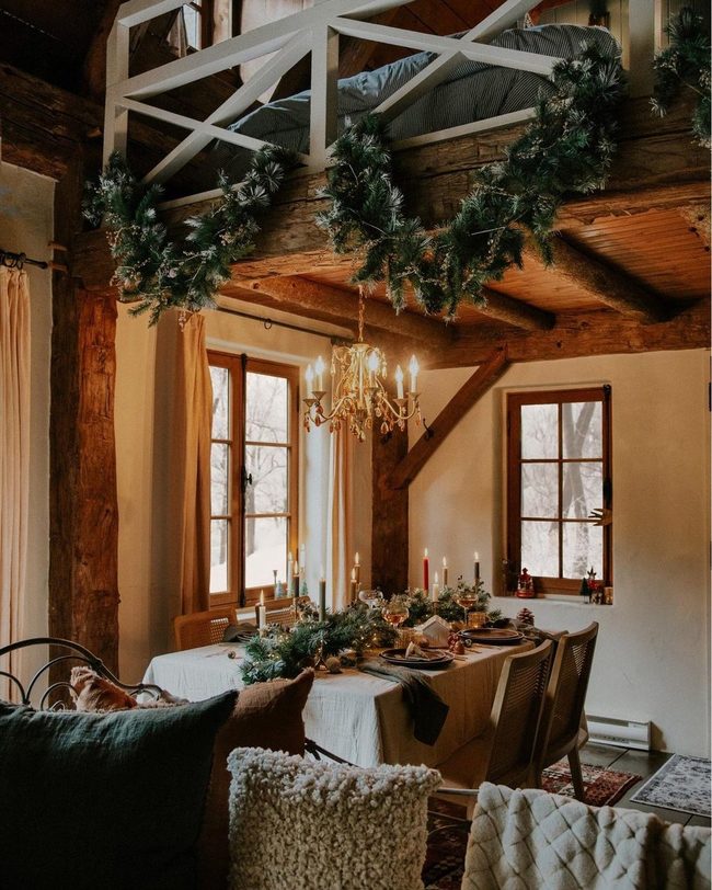 Wooden Beams, Golden Candlelight