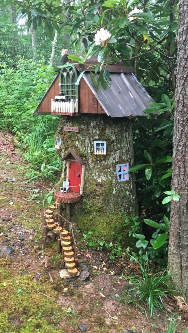 Red Door Tree Stump Home