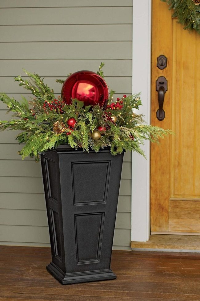 Oversized Ornaments Green Branches