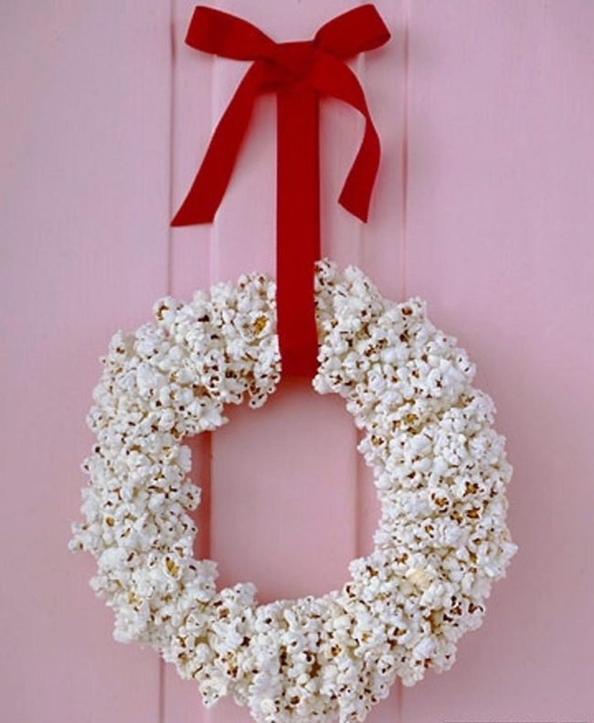 Popcorn And Crimson Wreaths