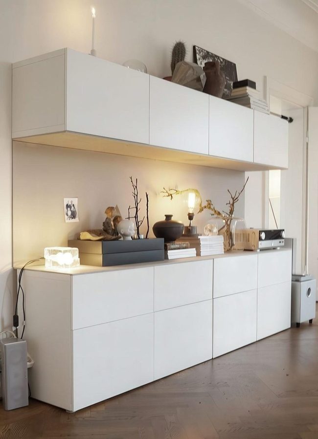 White Shelves, Sunlit Simplicity