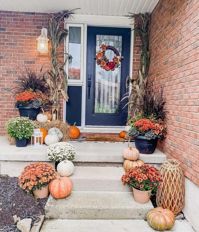 Stacked Pumpkins, Glowing Entrance