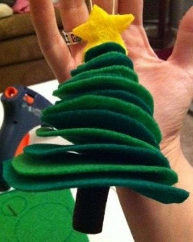 Green Felt Tree, Yellow Star