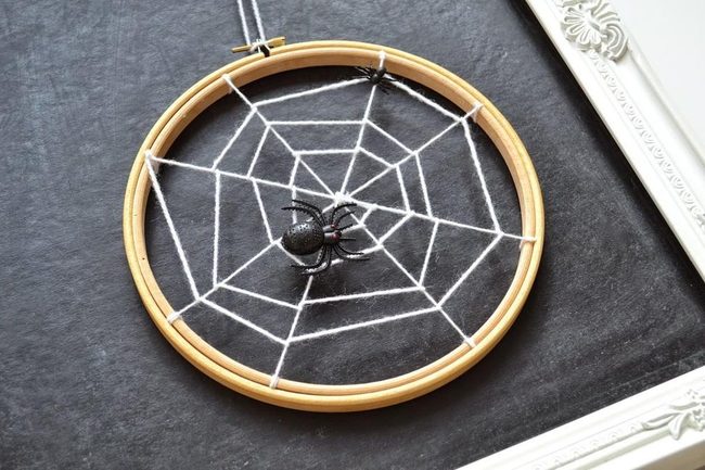 White Thread Geometry With Spider