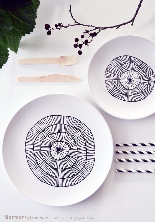 Monochrome Plates With Natural Wood