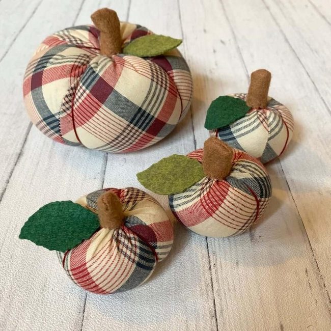Plaid Pumpkins Black Red Tan