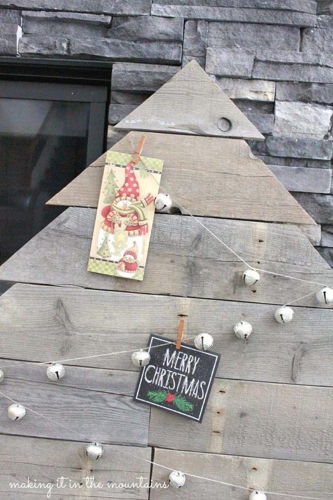 Pallet Wood Christmas Card Display