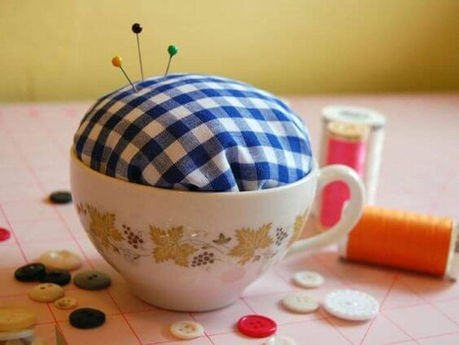 Blue Checkered Teacup Sewing Holder