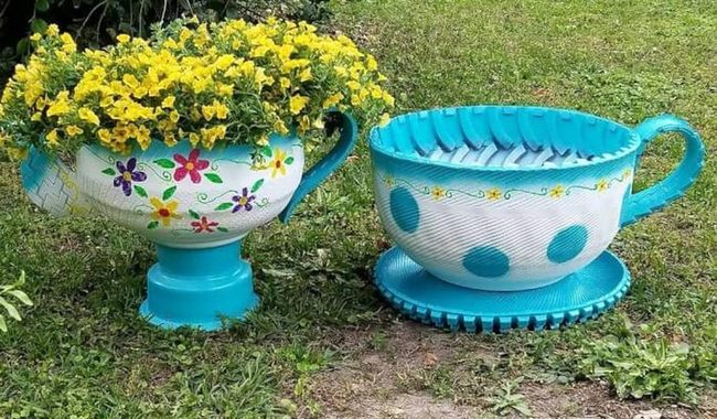 Personalized Ceramic Cups Display