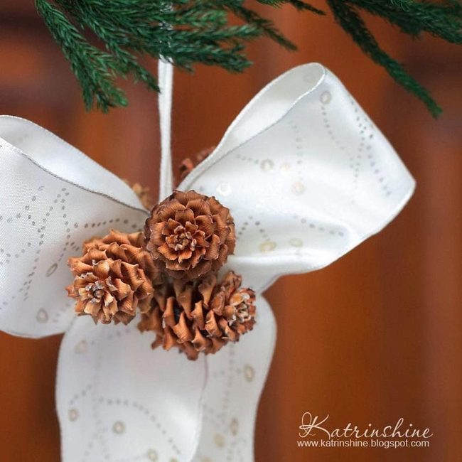 Pinecone And Ribbon Wreath