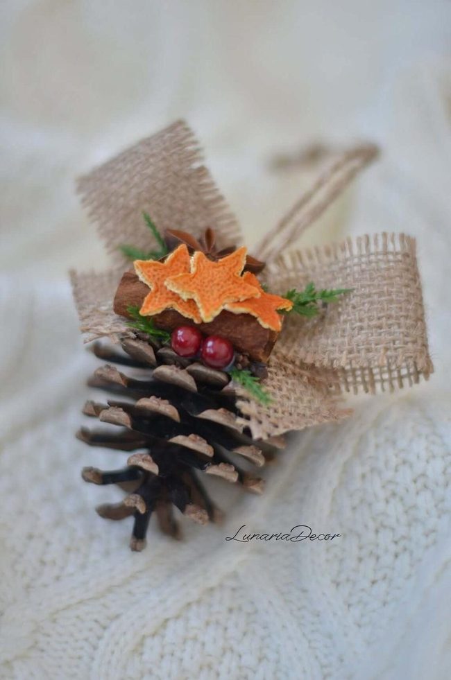 Natural Pinecone Fragrance Ornaments