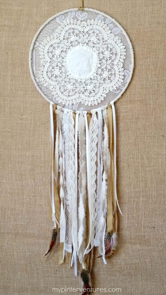 White Lace Circular Wall Hanging