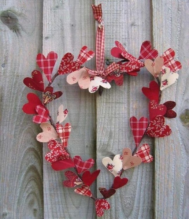 Red Fabric Hearts Wooden Wreath