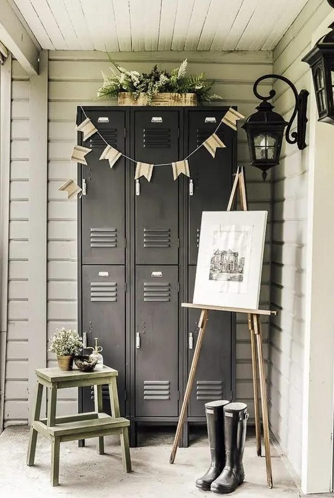 Black Metal Locker, Living Green