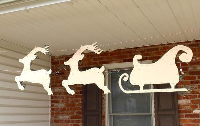 Illuminated Sleigh With Reindeer