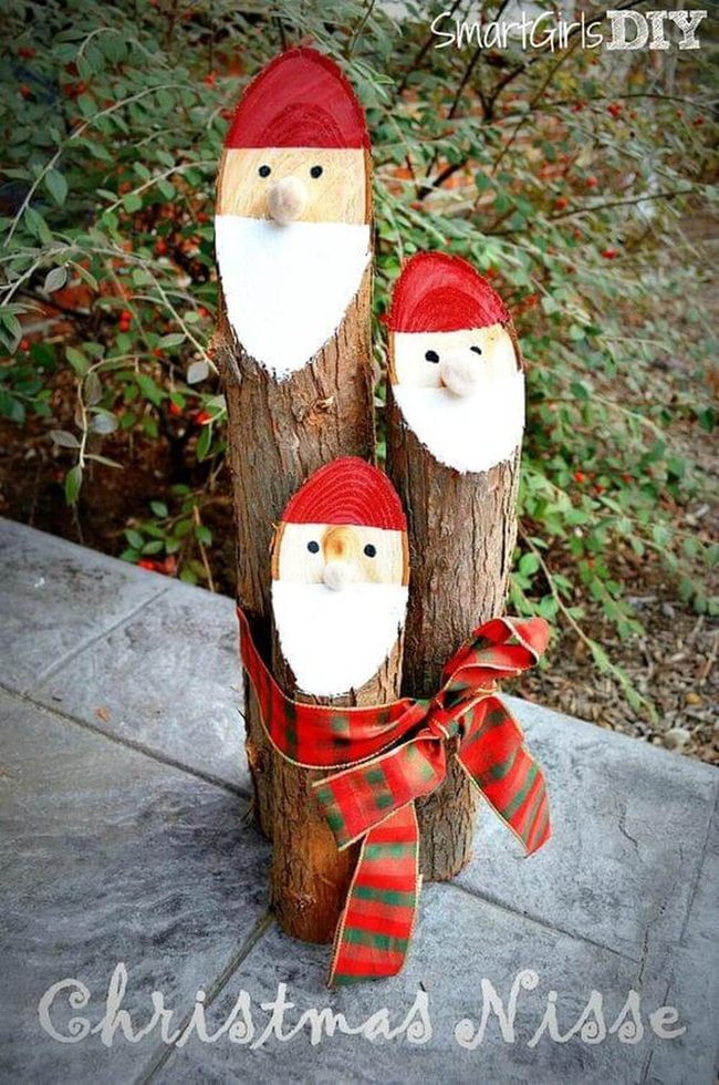 Scarlet-Hatted Wooden Nisse Figures