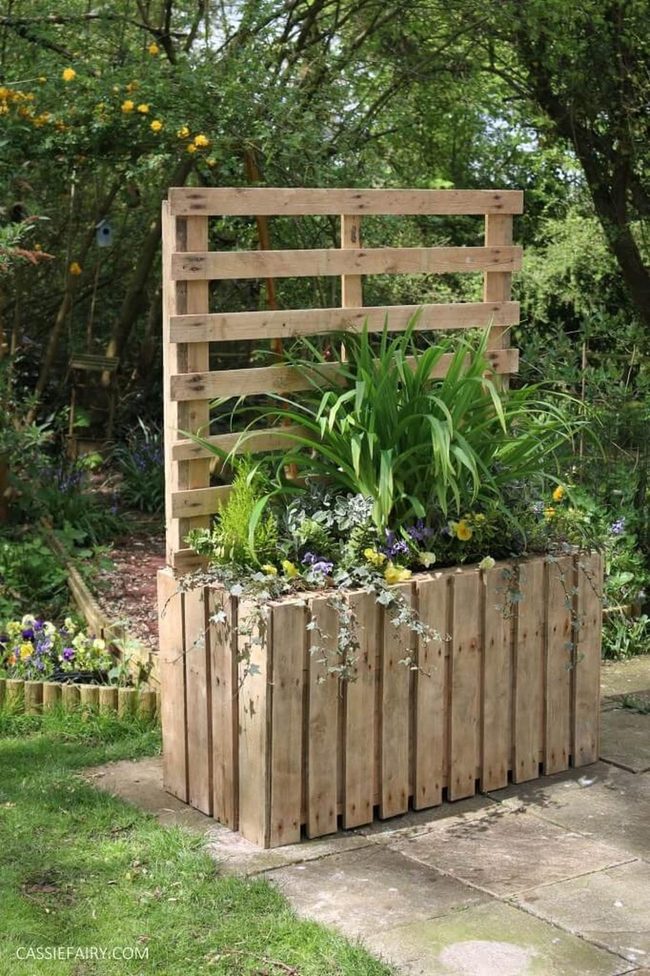 Wooden Pallet Planter Seating
