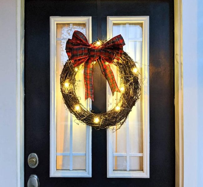 Red Plaid Wreath Lights