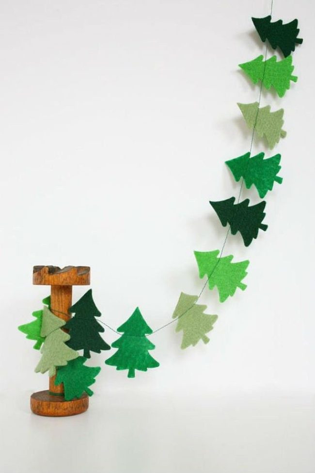 Green Felt Tree Chain