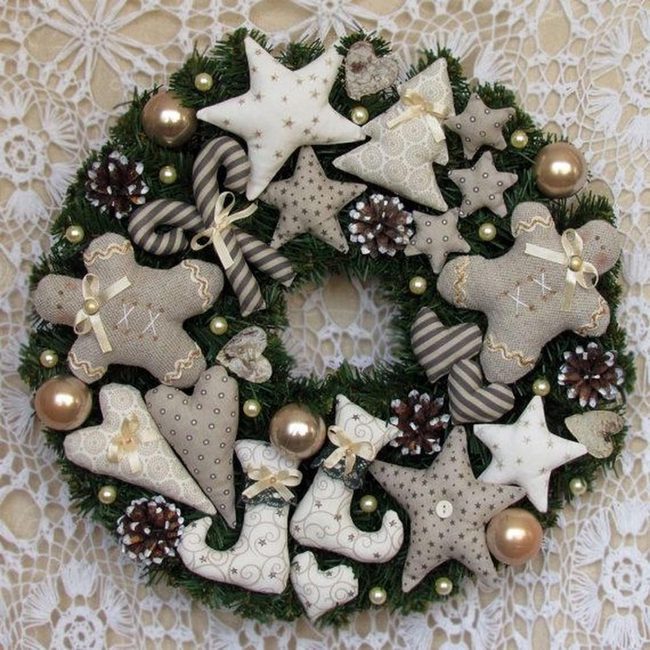 Red Heart Christmas Wreaths