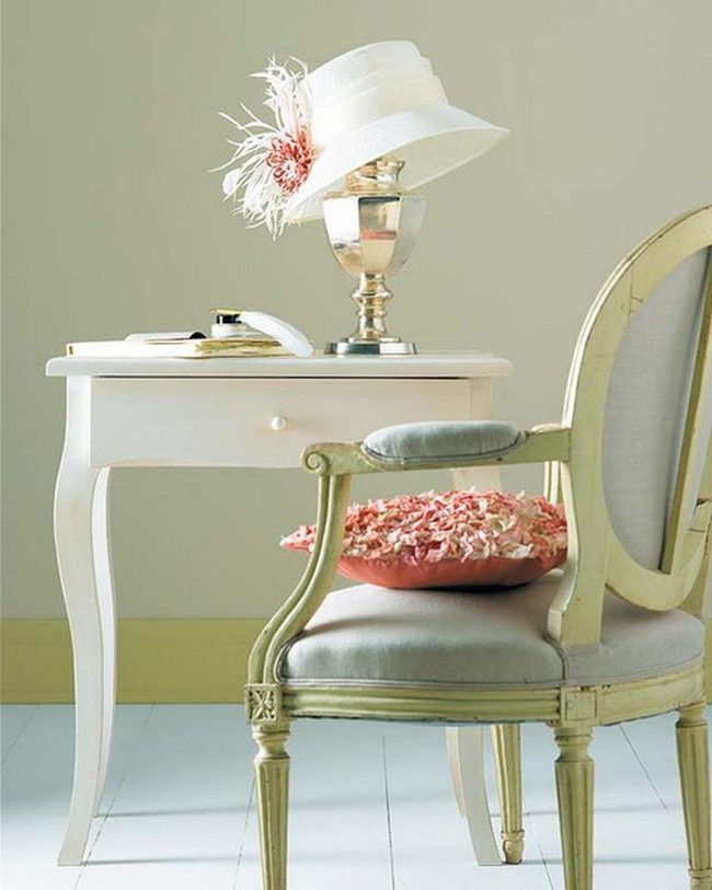Pale Green Room With Pink Florals