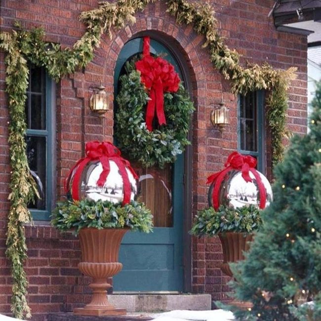 Metallic Ball Topiaries Shine